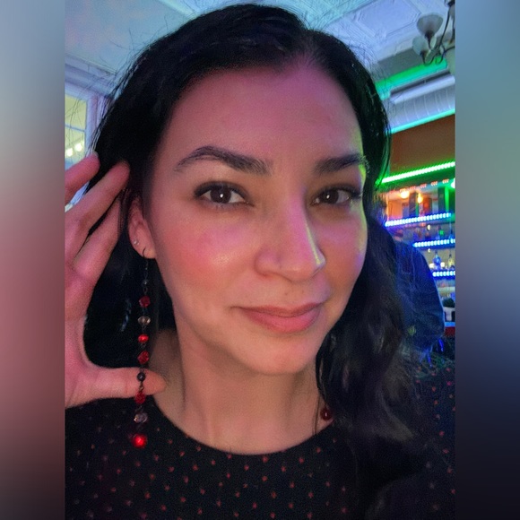 Meet your Posher, Andrea - Picture 2 of 2